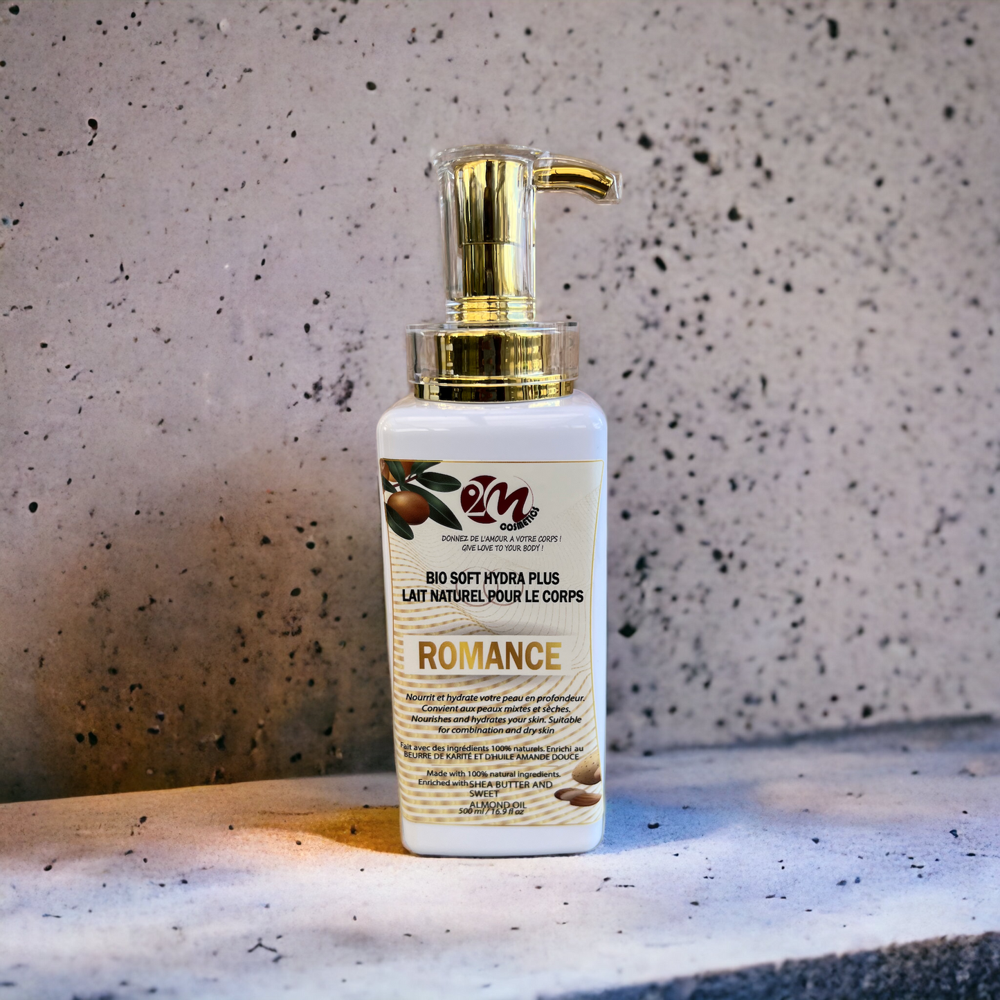 Lait corporel BIO SOFT HYDRA PLUS ROMANCE enrichi au KARITÉ et AMANDE DOUCE: "Offrez à votre peau une douceur envoûtante. Formule luxueuse et 100% naturelle pour une hydratation intense et une peau parfaitement nourrie"
